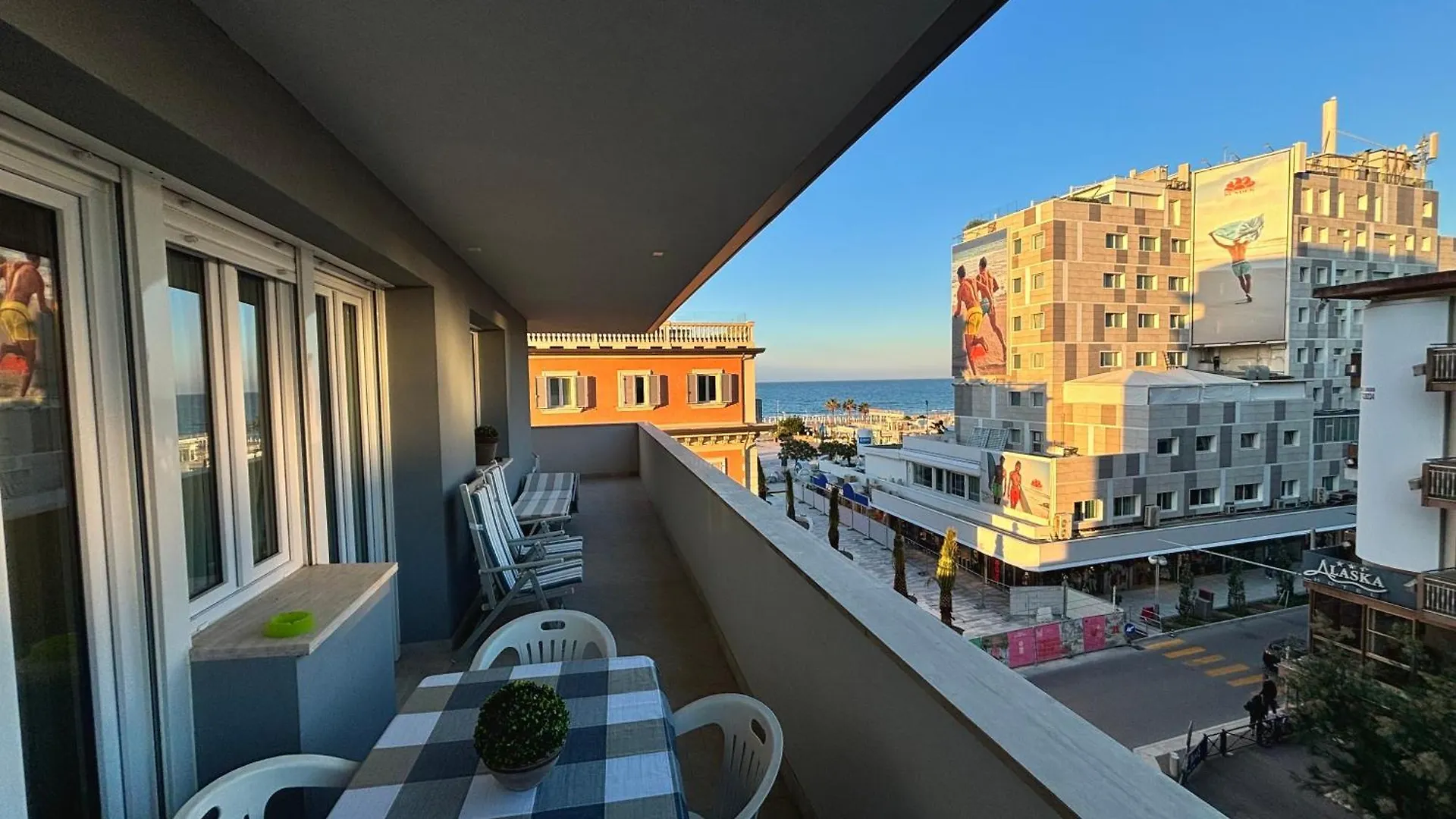 Appartamento Aria Di Mare Su Viale Ceccarini 리치오네 이탈리아