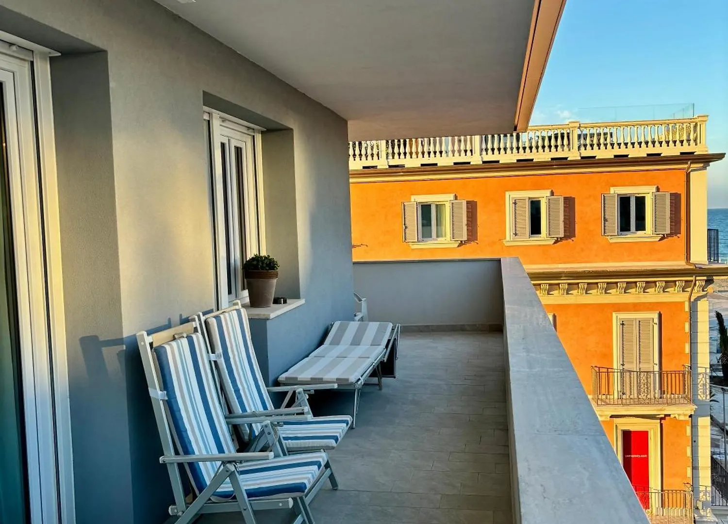 Daire Appartamento Aria Di Mare Su Viale Ceccarini Riccione İtalya